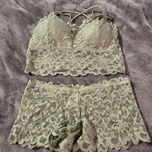 Lace lingerie set